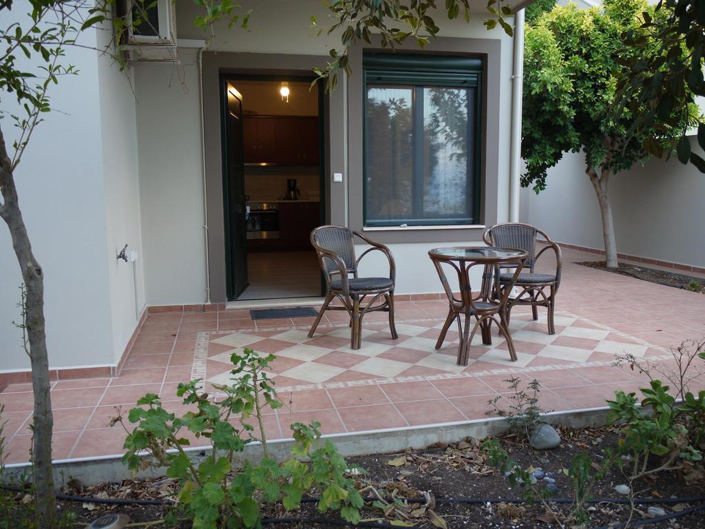 Portela Apartments Kampoula Keratókambos Oda fotoğraf